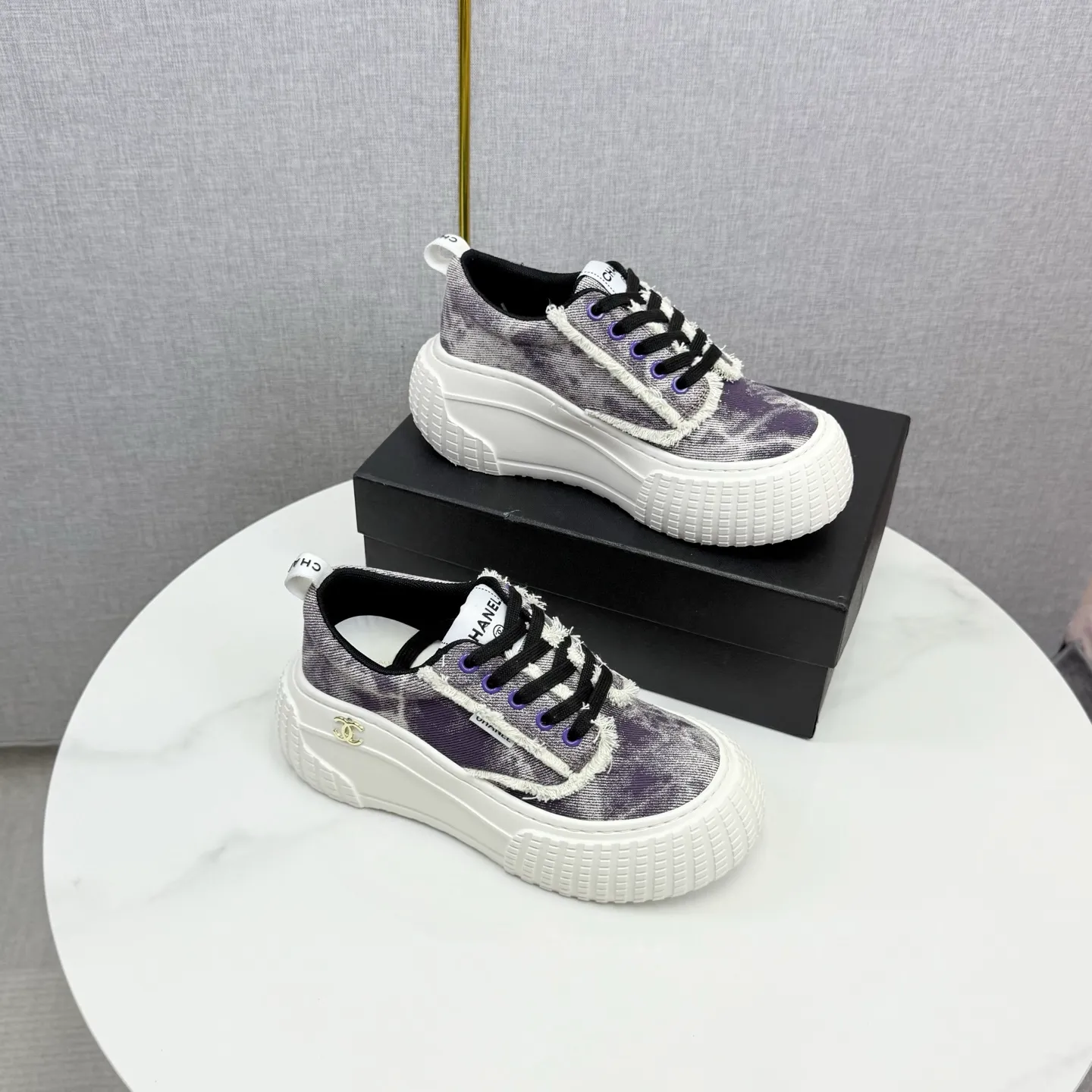 💕💕Factory direct selling price p640💕💕 Chanel Panda Shoes! 2025 counter's top casual sports shoes, this classic design; the upper is in the style of electric embroidery with various techniques; the outsole is fashionable and sporty; the unusual inclusion of a variety of color matching elements... The diversified mix and match is very good-looking and versatile, and can be used for leisure, fashion, sports, and outdoor... ꫛꫀꪝ Go➫ Materials: ❶Upper made of: original imported first-layer silk cowhide + original version waterproof cloth + original first-layer cowhide ❷Inner lining: Original Yangli+wang ❸ Outsole based on: Original TPU combination outsole Counter boutique packaging complete set for women 35–41
